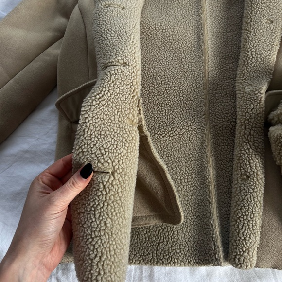 LIKE NEW Land’s End Shearling coat - Picture 4 of 5